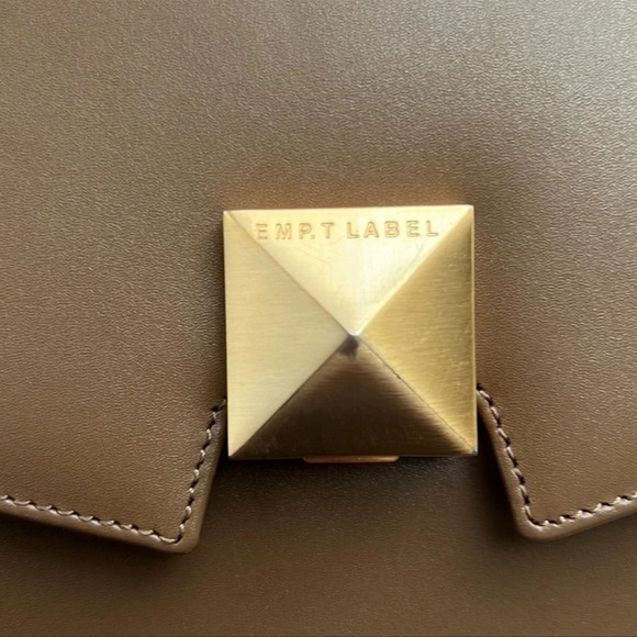 COPY - EMP.T LABEL
Cube Box NWOT - Picture 7 of 9